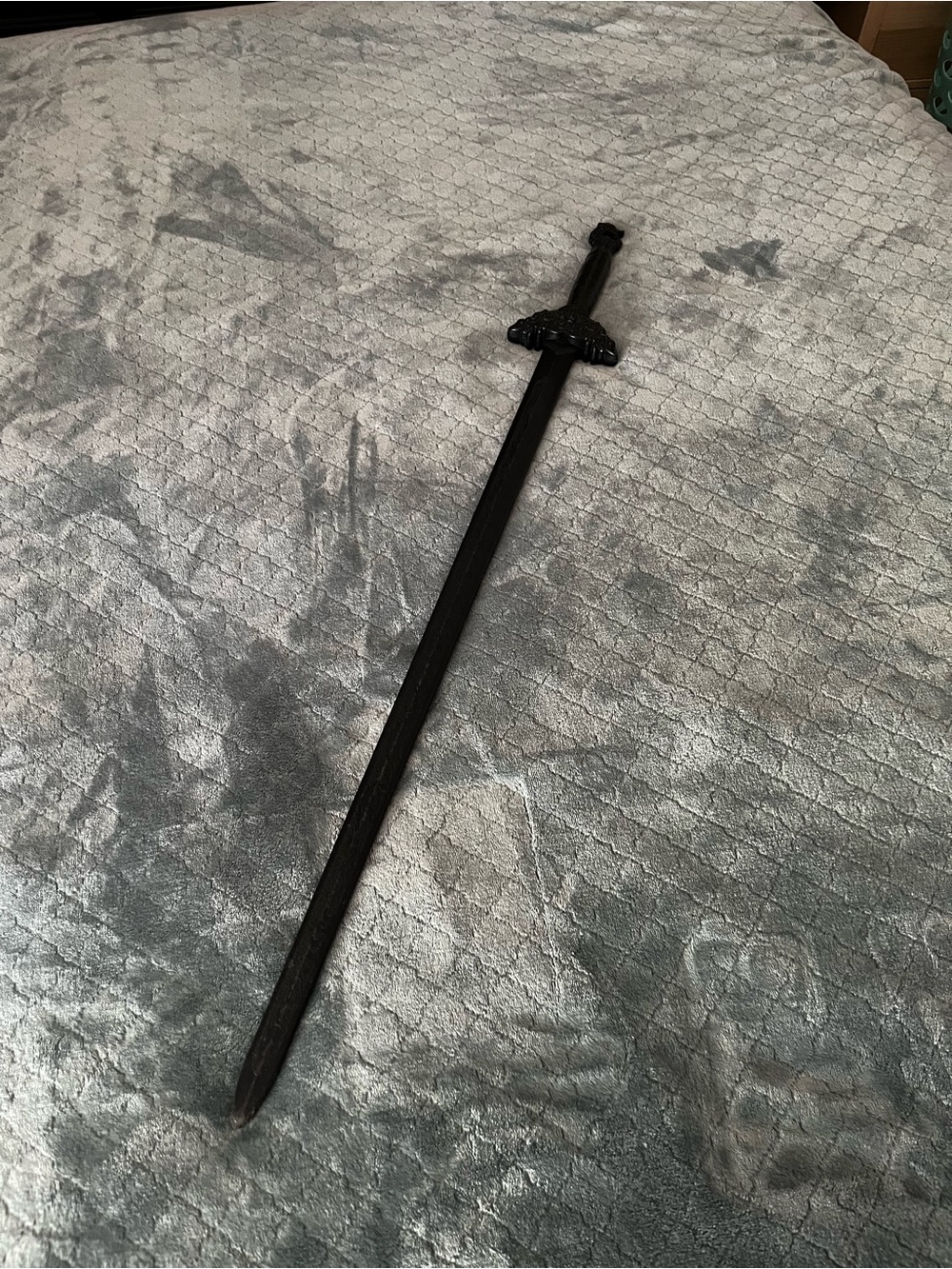 Decorative Black Sword Wall Accent - Classic Gothic Style